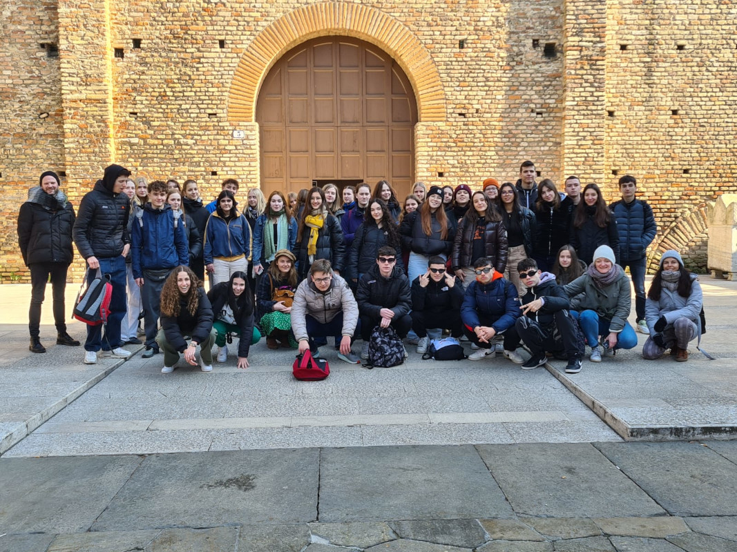 Gli alunni tedeschi e gli studenti italiani della 3V con i loro docenti in visita a Ravenna il 13 febbraio